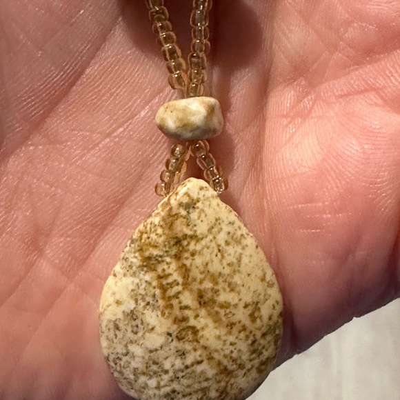 Lovely earthy tone stone and glass beaded necklace - Picture 2 of 7